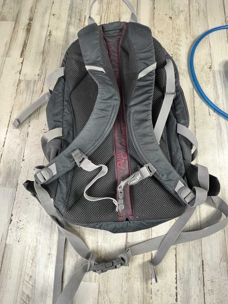 CamelBak Rim Runner 22 Hydration Backpack 22L Gray/Red