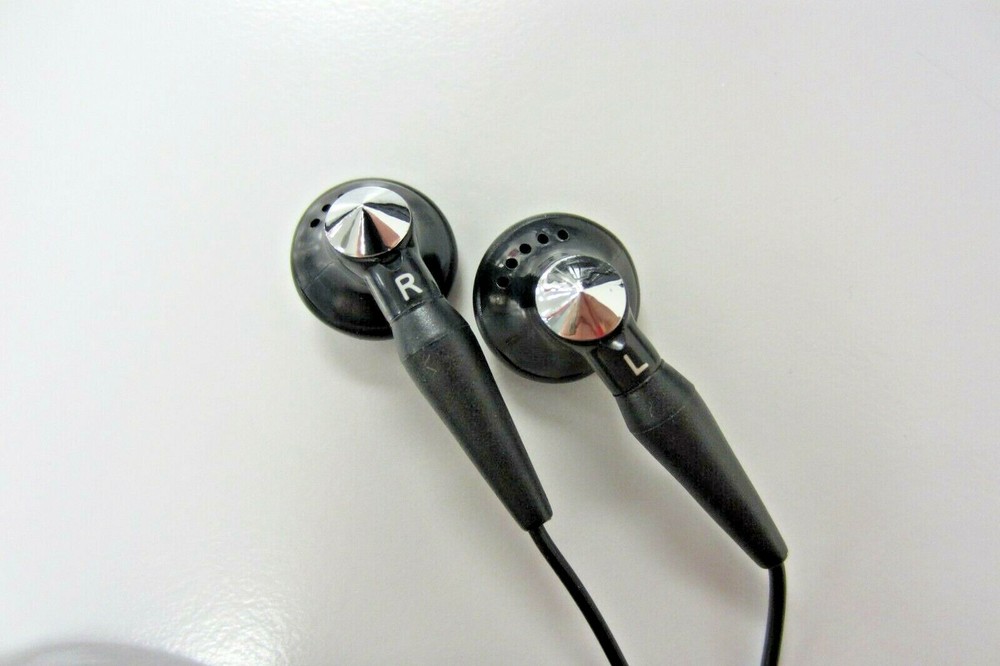 Black Earbuds with Right Angle Connector (wired)