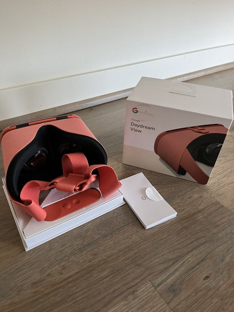 Google Daydream View Virtual Reality Headset VR w/Controller