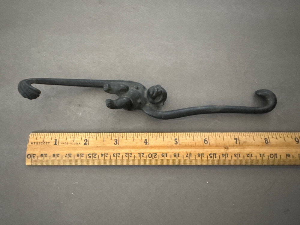 CAST IRON MONKEY HOOK HANGER