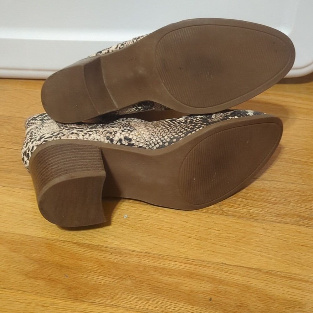 Maurices Ruby bootie size 7 snakeskin