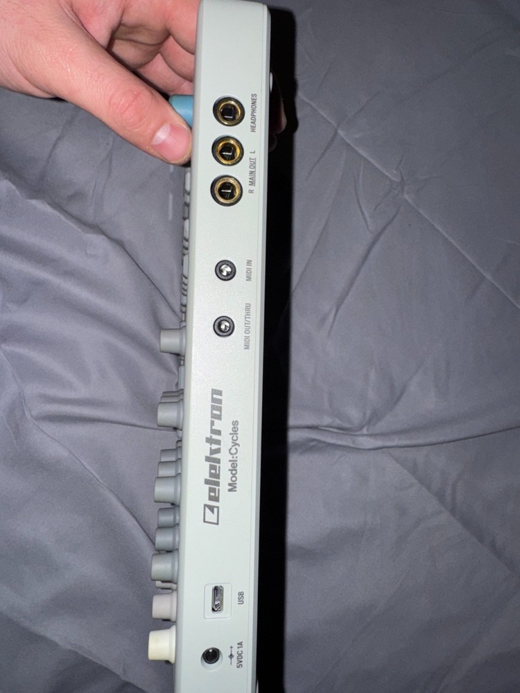 Elektron Model: Cycles Groovebox Drum Machine Synthesizer
