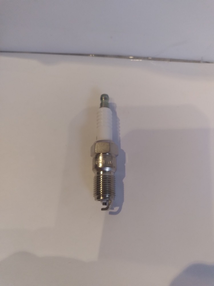 Spark Plug fits Tennant 39046