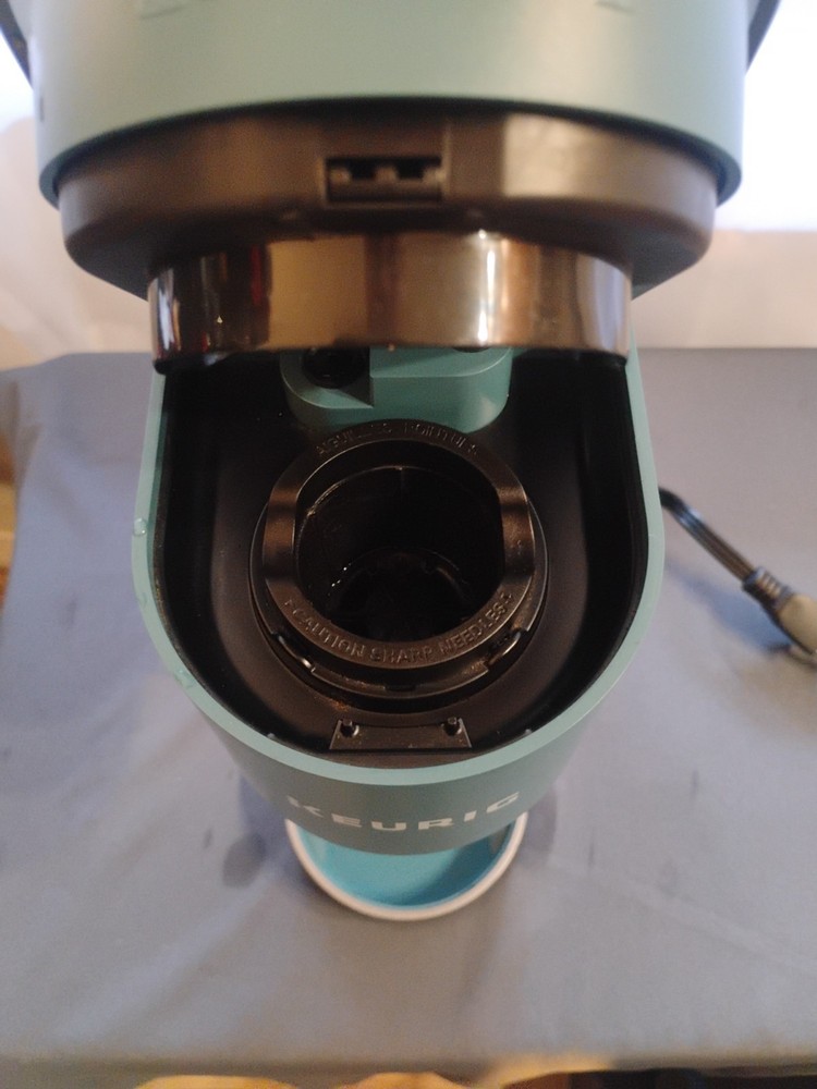 Keurig K-Mini Plus Single Serve K-Cup Pod Coffee Maker Blue Working