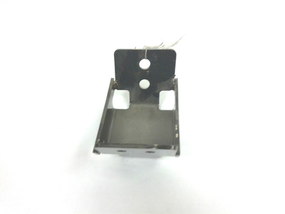 4041188C1 NEW INTERNATIONAL LOWER REAR PANEL SUPPORT