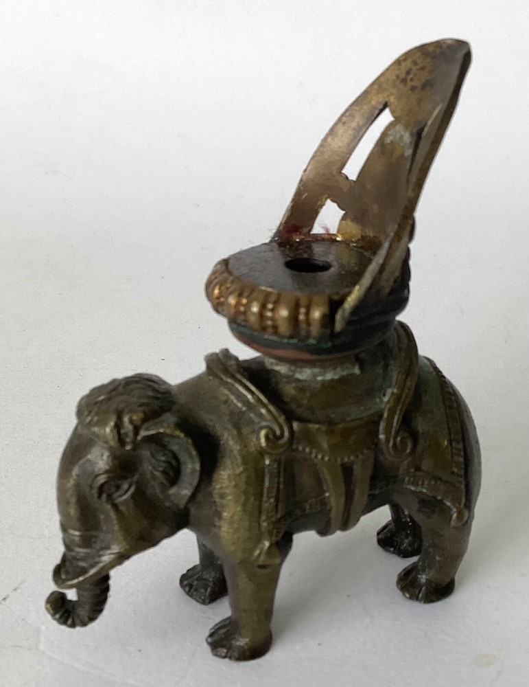 ANTIQUE BRONZE ELEPHANT WITH A HOWDAH !