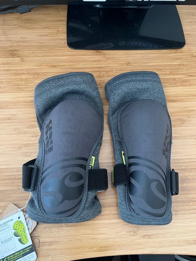 iXS Carve Evo+ Elbow Pads: Gray MD