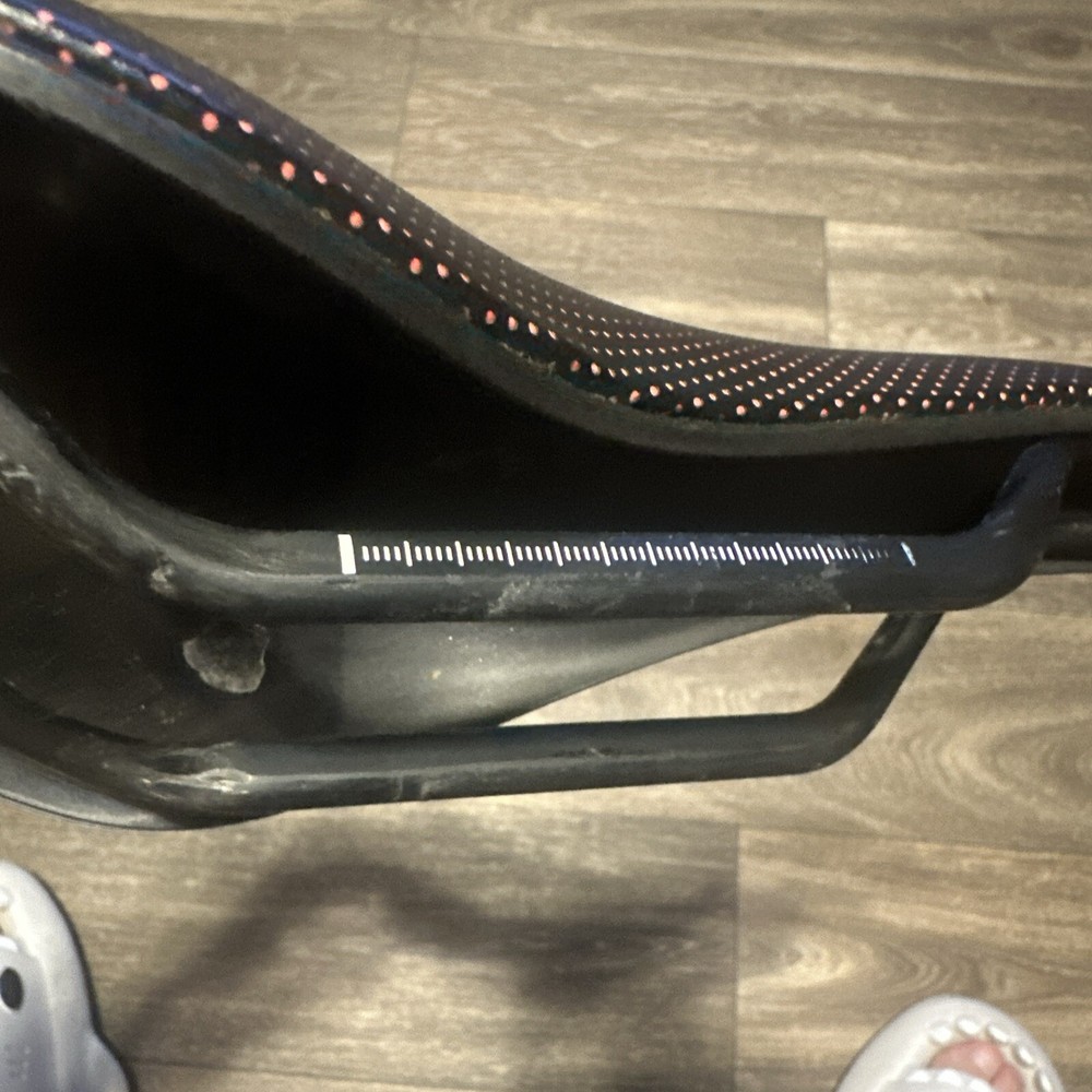 Rapha RCC Saddle Carbon Black/Pink