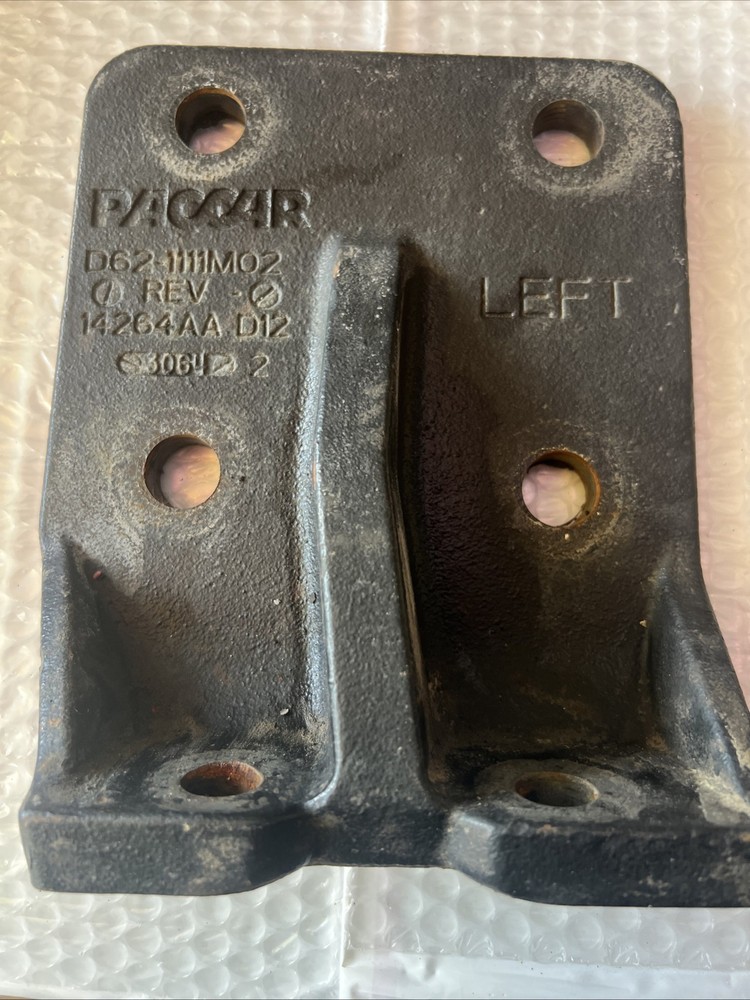 2013-2017 PETERBILT 579 PACCAR CUMMINS REAR LEFT ENGINE MOUNT SUPPORT OEM