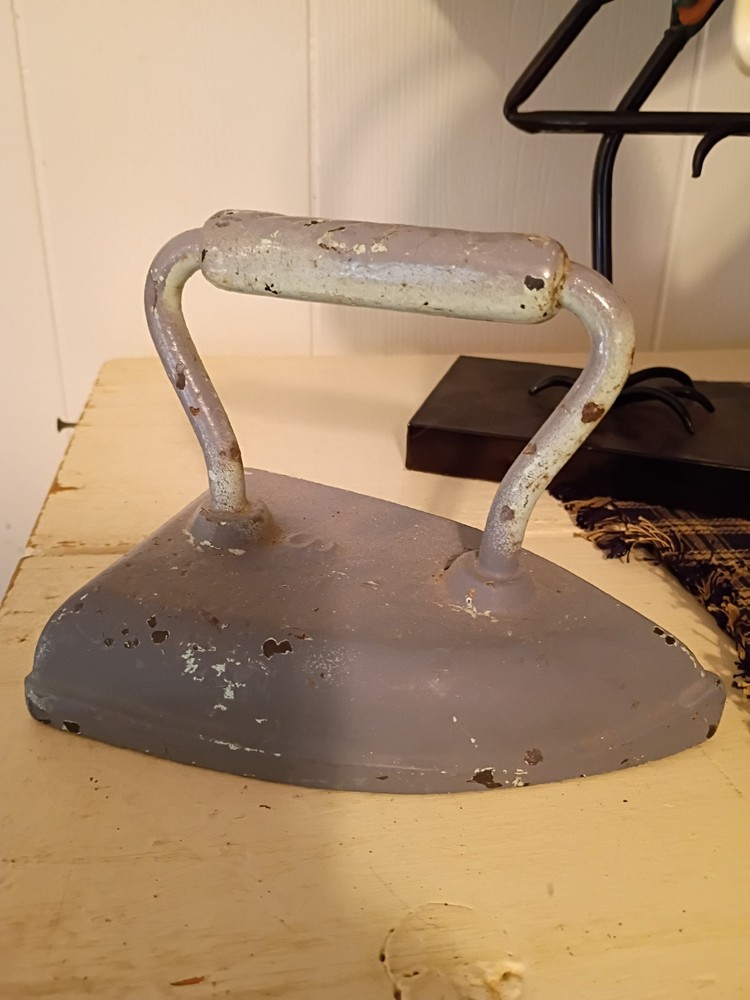 ANTIQUE IRON, CAST IRON MARKED #8