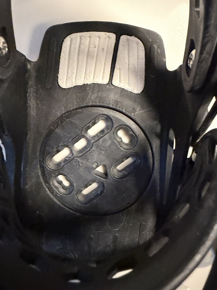 Flow Medium Snowboard Bindings Black/White Ankle Buckles 4x4 Mount