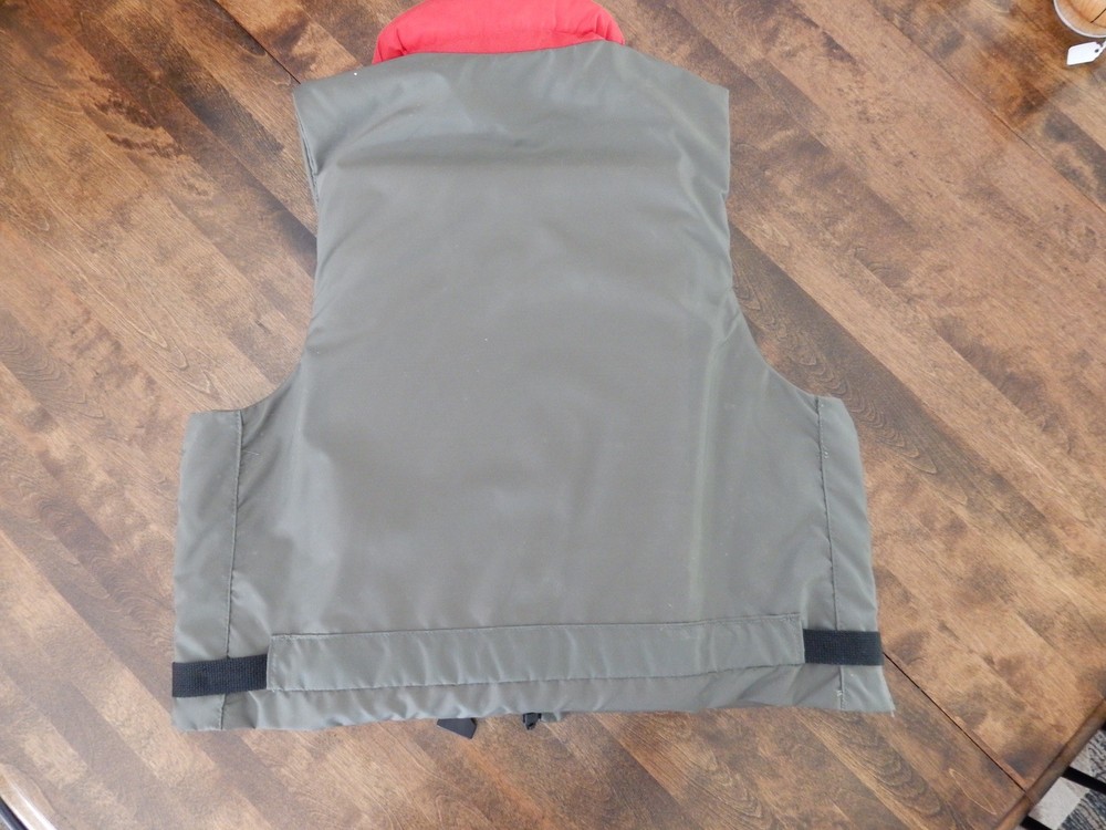 Tracker Type III PFD, Adult Size Large