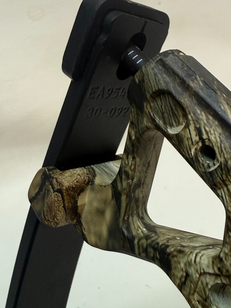 Diamond BowTech Infinite Edge Pro 5-70# 13-31in Compound Bow RH