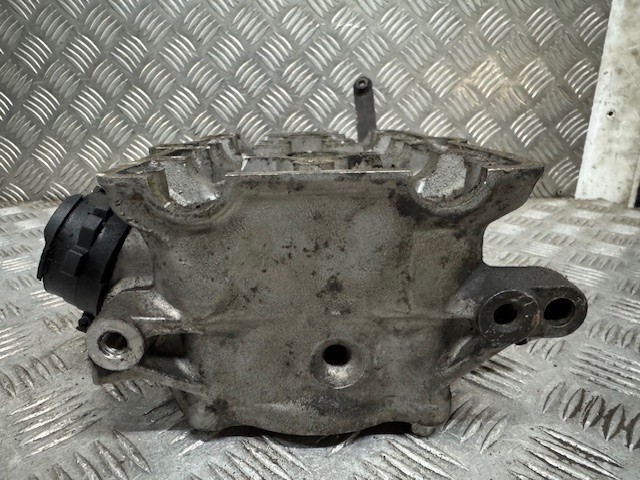 HONDA VFR 750 front cylinder head
