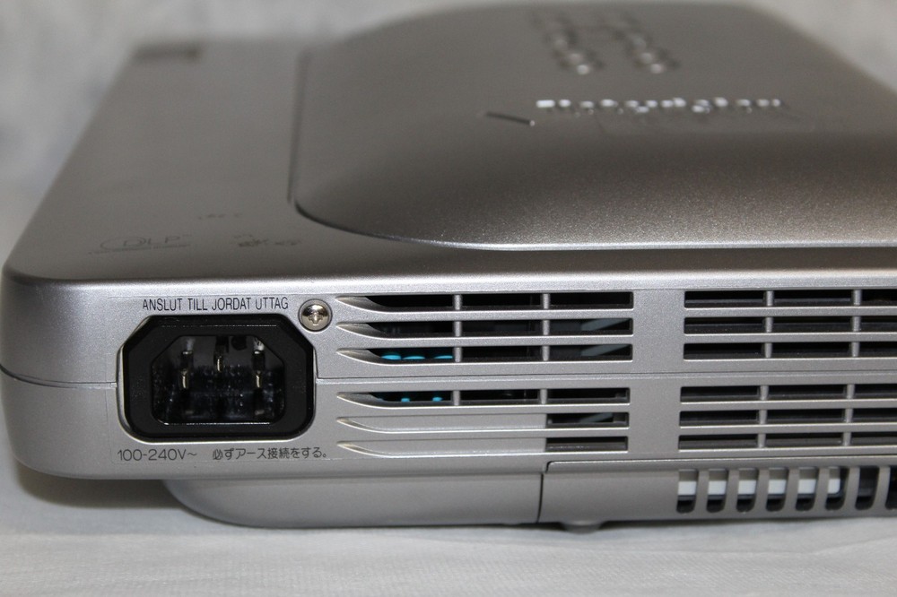 SHARP NOTEVISION M20X DIGITAL VIDEO PROJECTOR WITH REMOTE AND CARING CASE