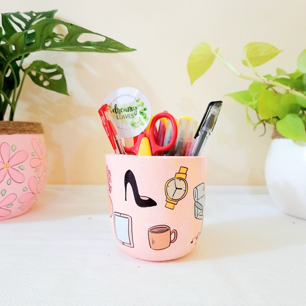 Custom Hand-Painted Pen Holder – Stylish Office Theme with Personalized Name