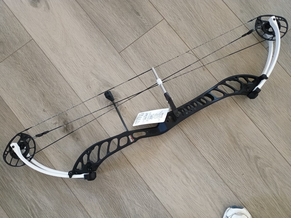 PSE Dominator Duo 40 SE2 archery bow RH