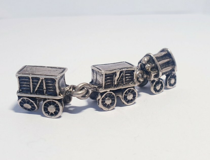 Vintage Solid Silver Italian made miniature of a Train Chain. Read Description!