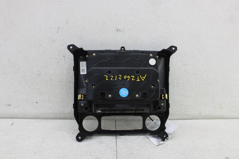 RADIO DASH MOUNTED DISPLAY & CONTROL PANEL 8" SCREEN CHEVY SILVERADO 1500 2014
