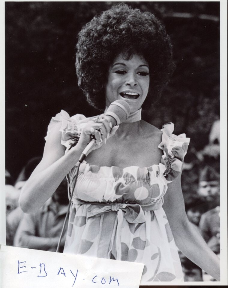 FRIDA PAYNE  8X10 PHOTO B2091