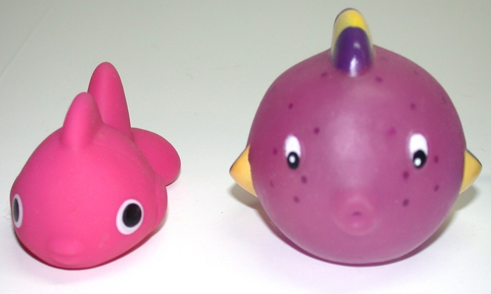 6 Pcs Children's Assorted Pool and Bath Floaty Squirty Toys