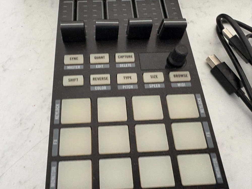 Native Instruments Traktor Kontrol F1