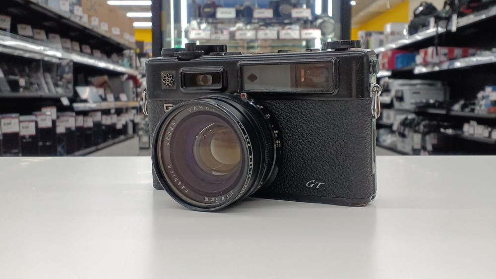 YASHICA ELECTRO35GT camera