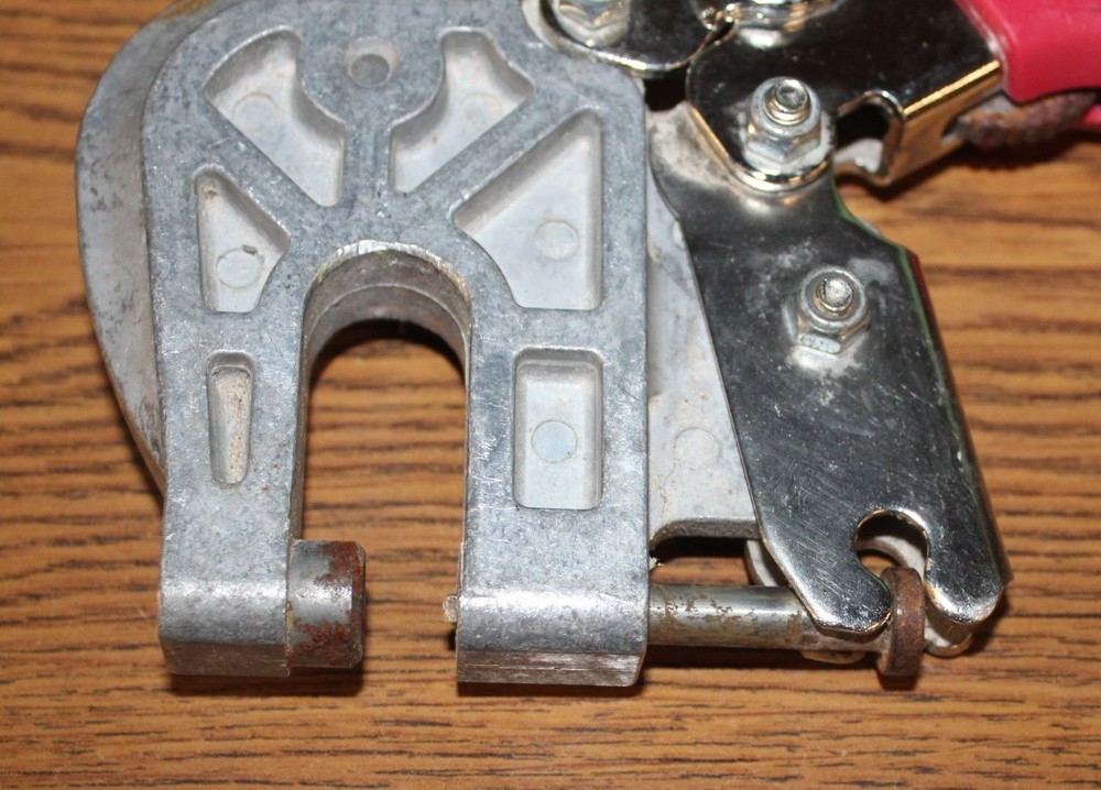 Malco PL1R Stud Crimper Tool Shows some surface Rust AO4076653