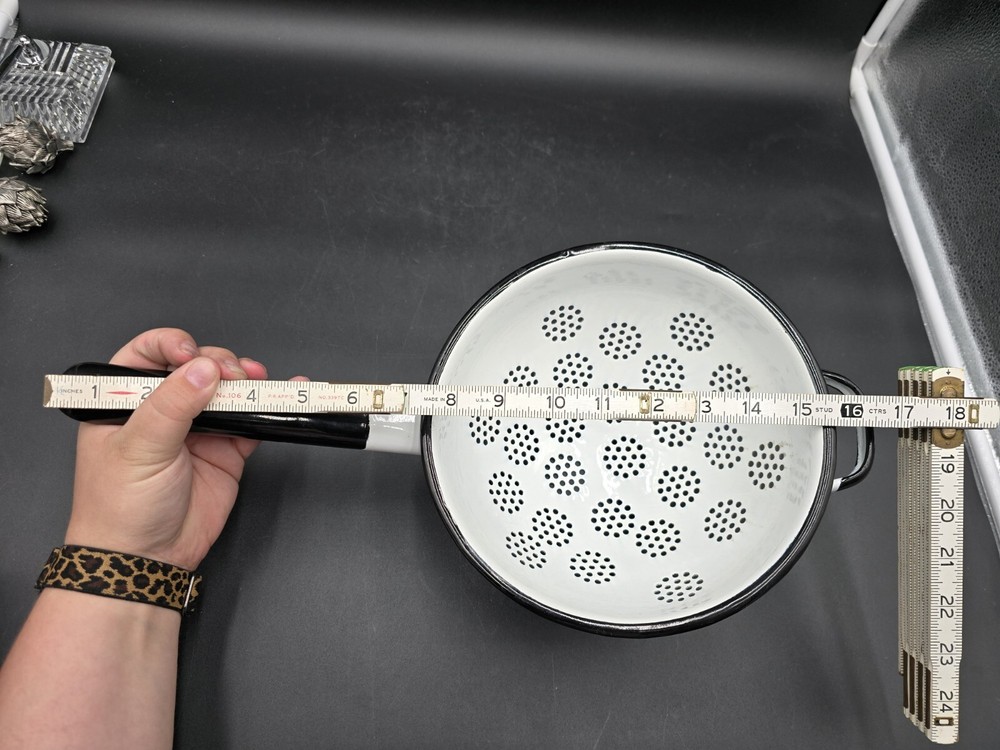 Farmhouse Rustic White Long handled Enamel Ware Colander 20 CM