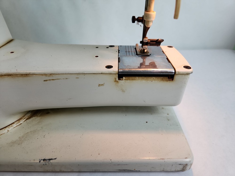 Elna Supermatic Type 62 Sewing Machine Working