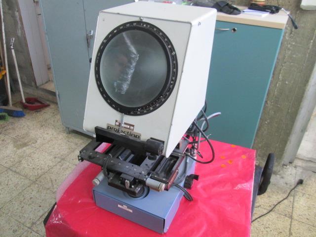 Projectina TYPE 4002H-RSF Microscope - broken glass