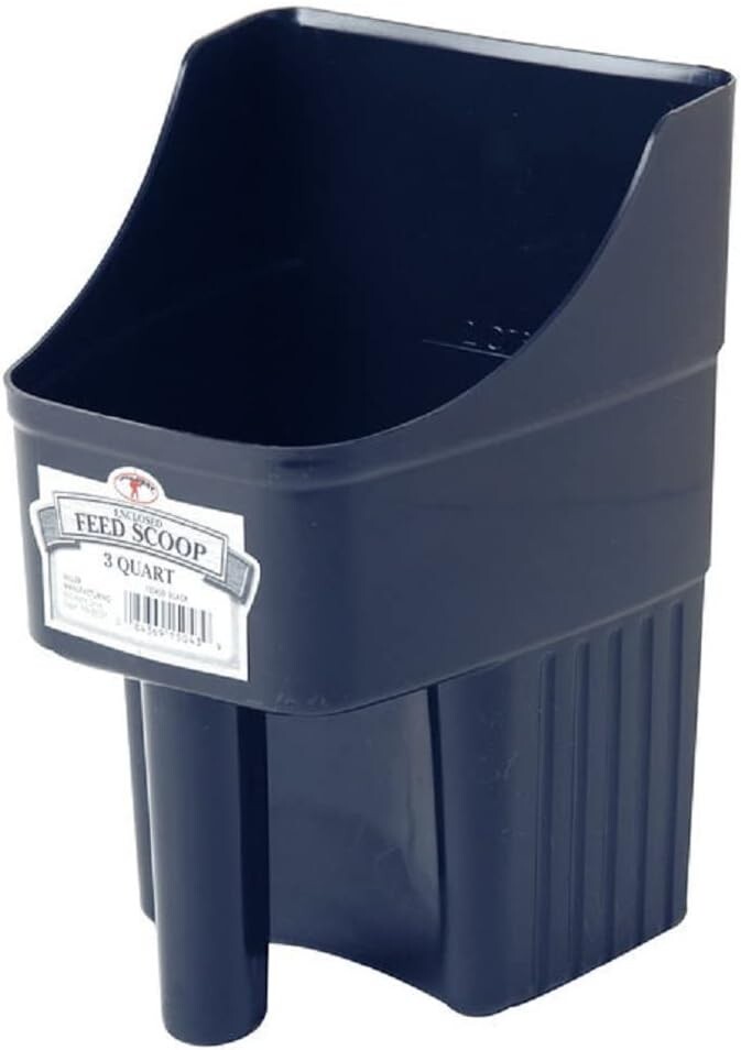 Durable Stackable Plastic Feed Scoop with Measurement Marks | 3 Quart Capacity
