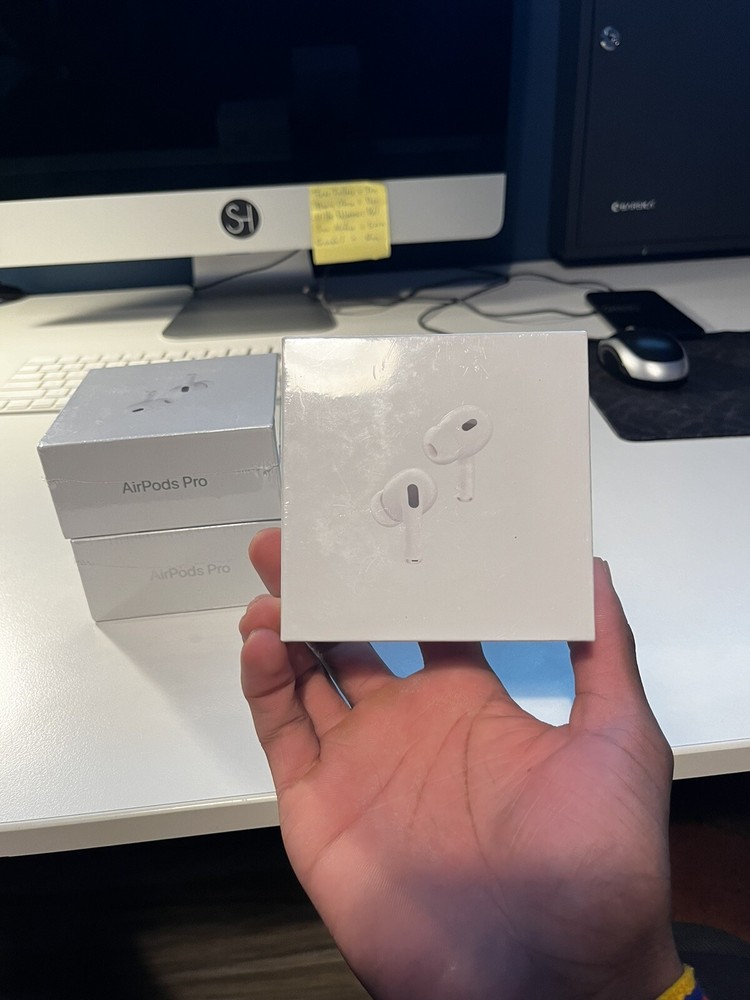 Apple Headphones (P2)