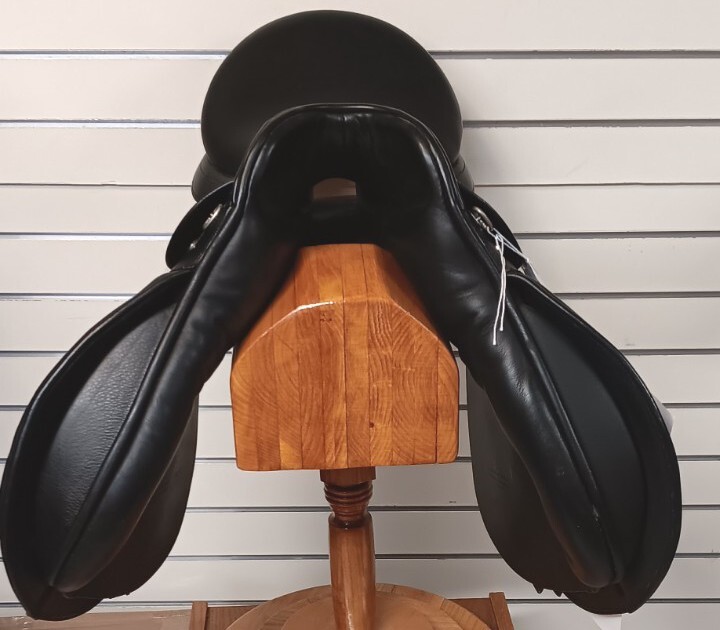 Kieffer Aachen 17" Jump Saddle Black