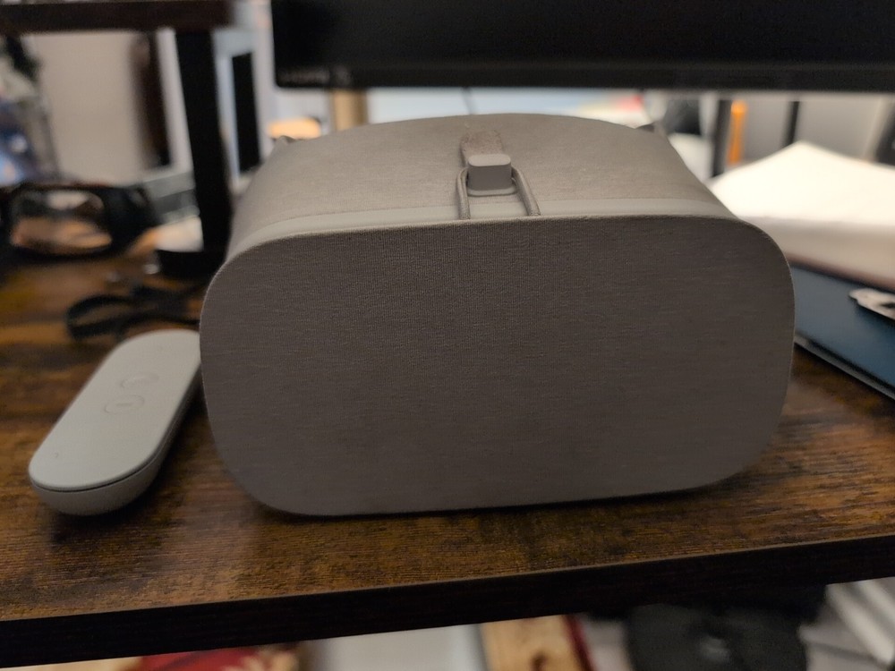 Google Daydream View VR Headset Grey Slate Smartphone Virtual Reality Controller