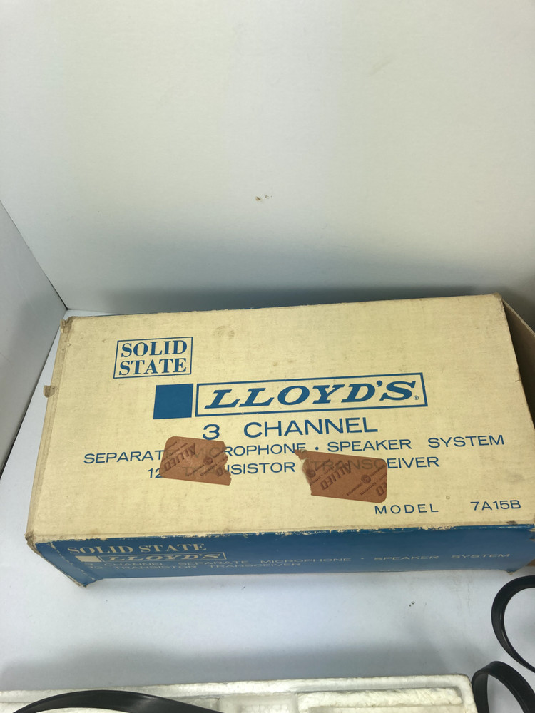 2 VTG Lloyds Citizen Band Radios Portable 3 Channel Solid State - Untested