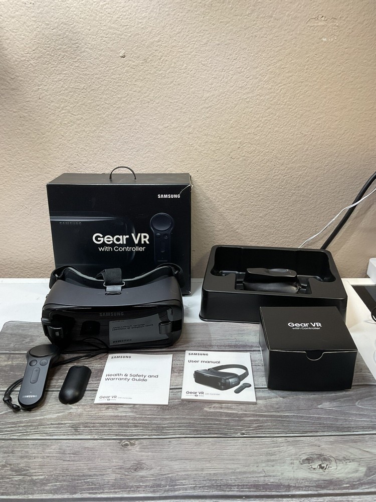 Samsung SM-R324 Gear VR W/Controller Powered by Oculus