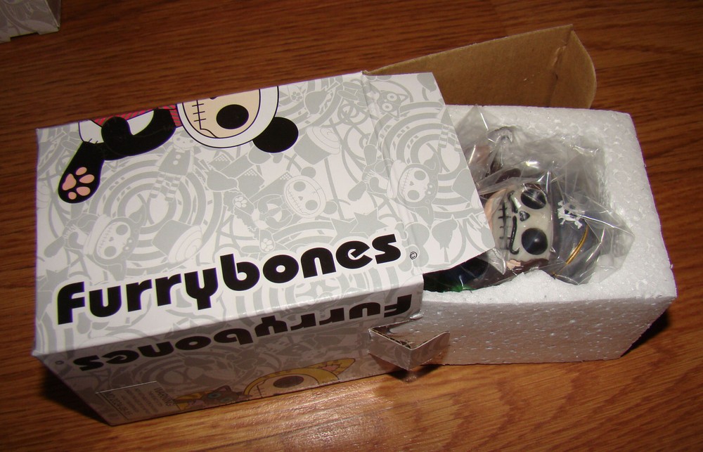 Summit Collection Furrybones - CAPTAIN HOOK + Crocodile (15852) Skeleton