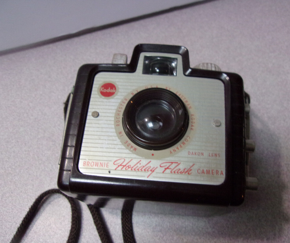 Vintage Kodak Brownie HOLIDAY FLASH Camera with flash