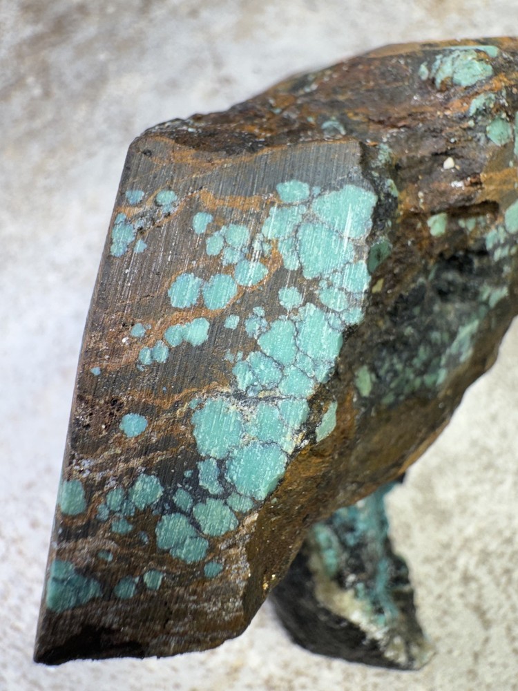 Stabilized hubei turquoise rough