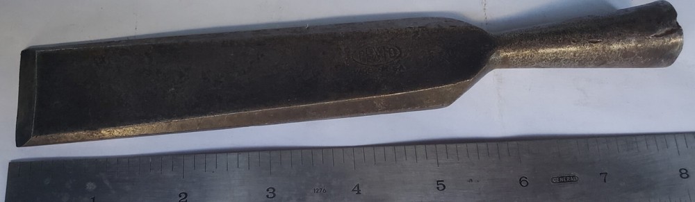 Vintage Pexto 1 1/4" bevel edge Socket chisel