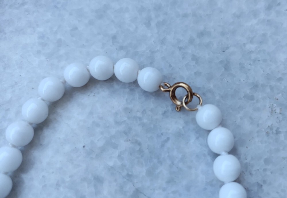 Small Vintage milk glass necklace