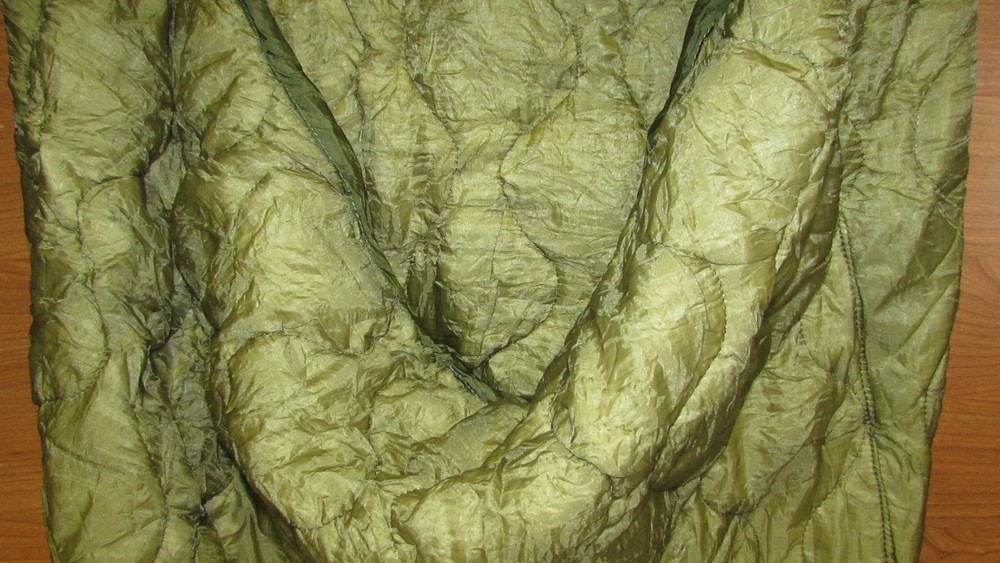 Vintage Emergency Pull String Sleeping Bag Quilted Lightweight Green with bag