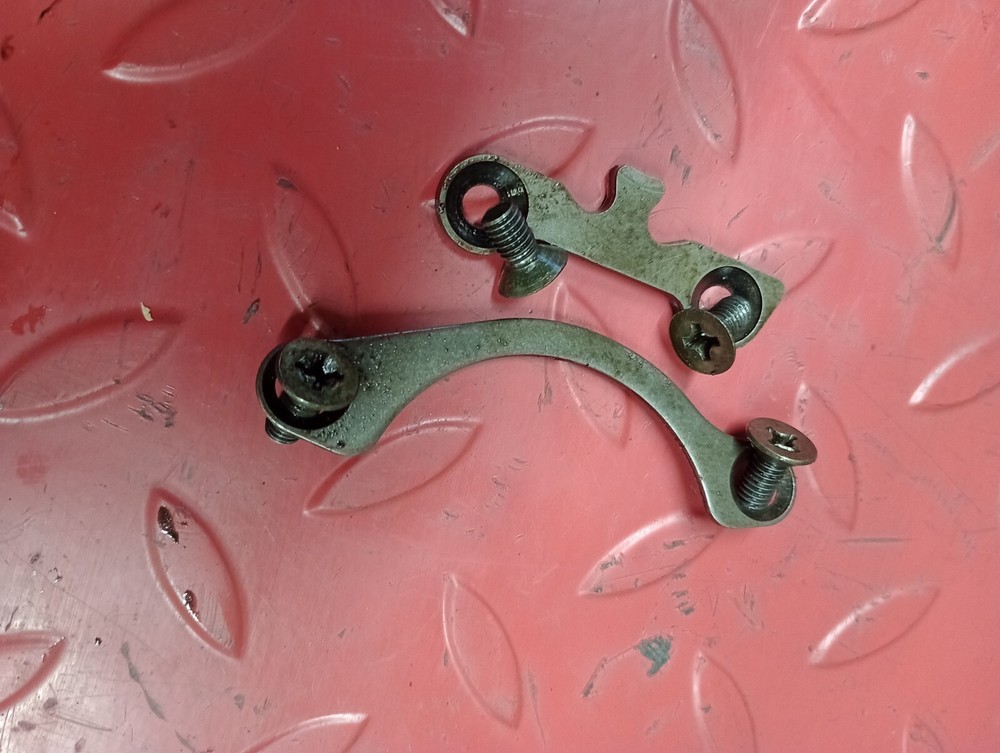 SUZUKI GSX 600F 1994 ENGINE GEAR RETAINER PLATES