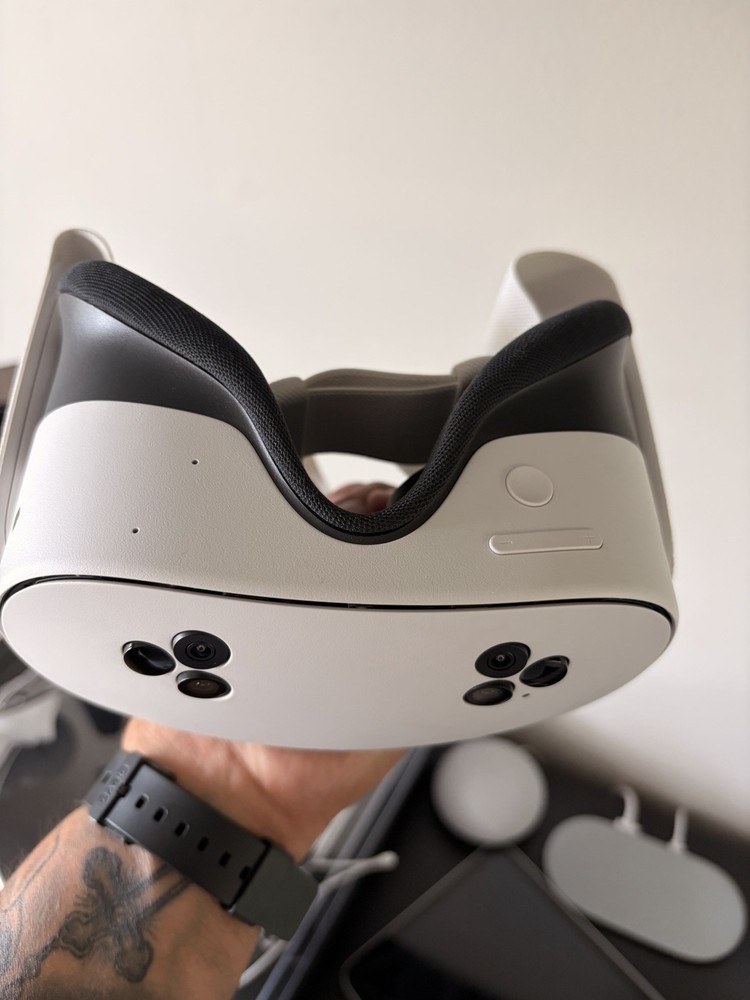 Meta Quest 3 128GB VR Headset - White