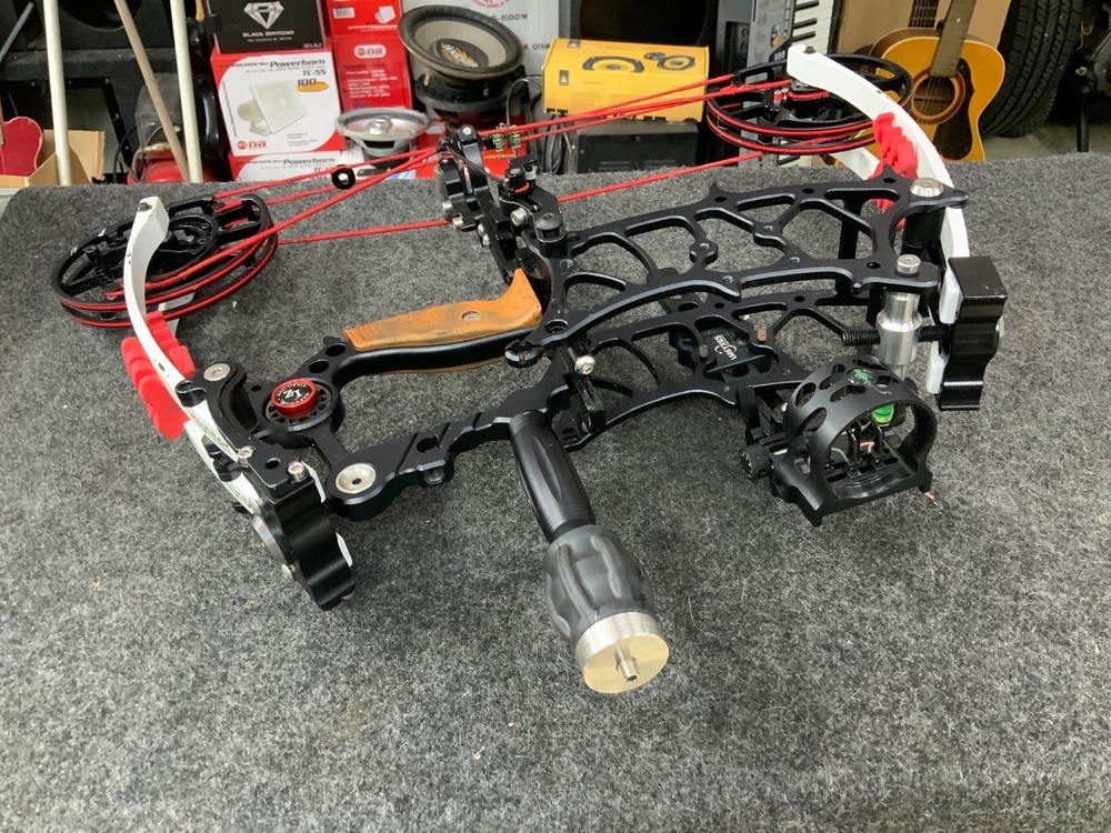 Monster Hunter Steel Ball Compound Bow 40-65 lbs