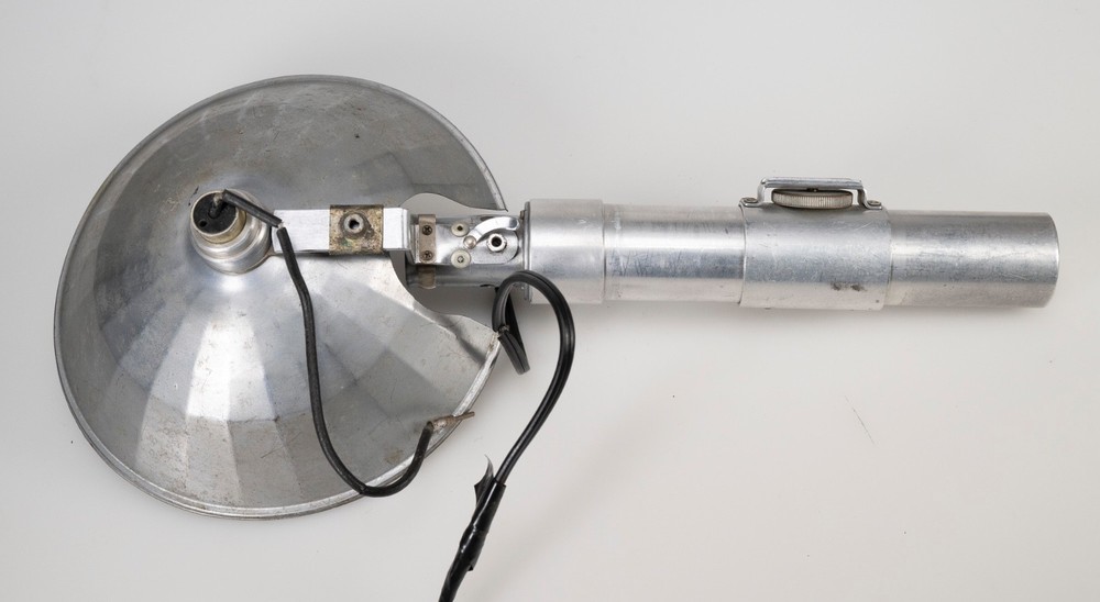 Mendelsohn Speedgun Model E-4 flash gun