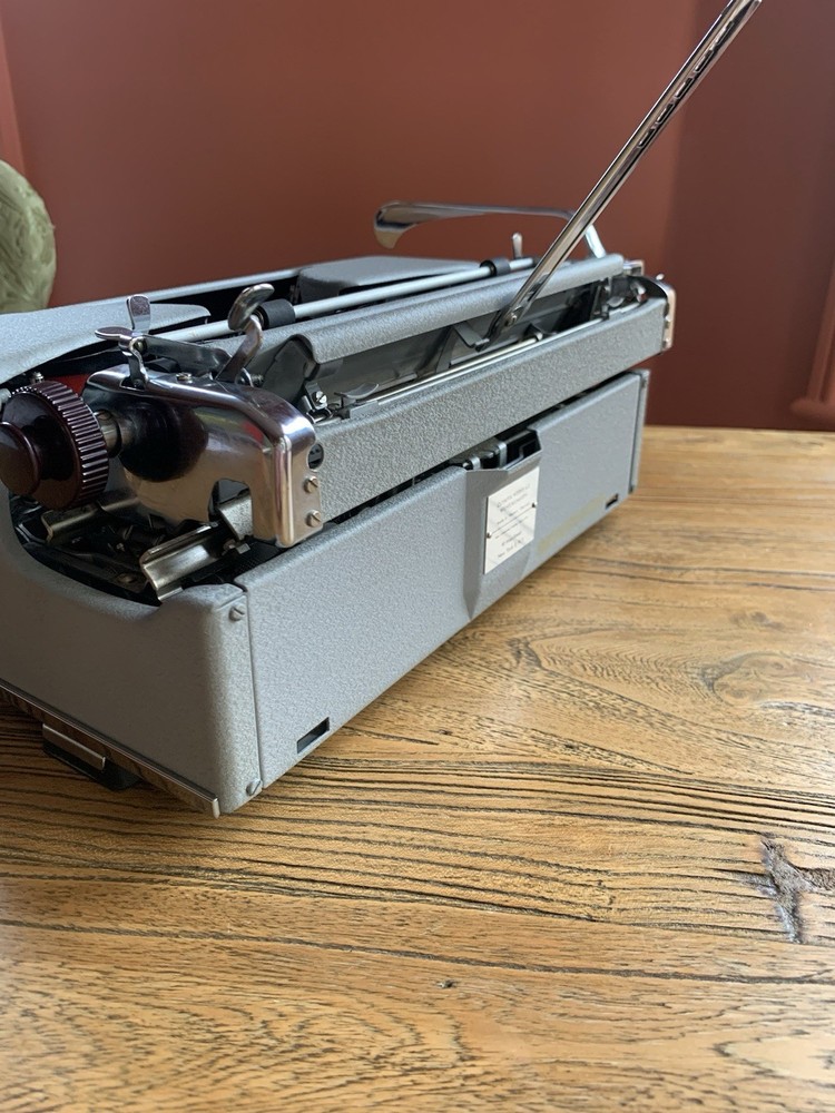 olympia sm2 typewriter, Congress Elite