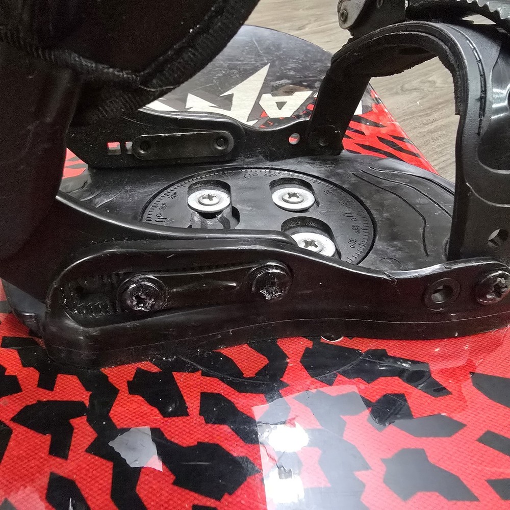 Lamar Bender Snowboard Size 109 CM with Medium - Large Snowjam Bindings