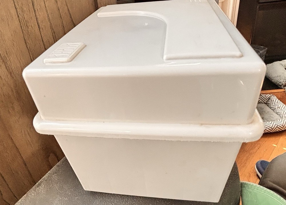 Alpha 3.5" Floppy Disk/Diskette/Zip Drive, Storage Box, White, Plastic, Preowned